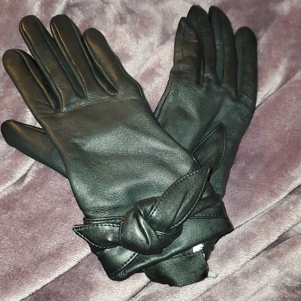 Badgley Mischka black leather gloves small